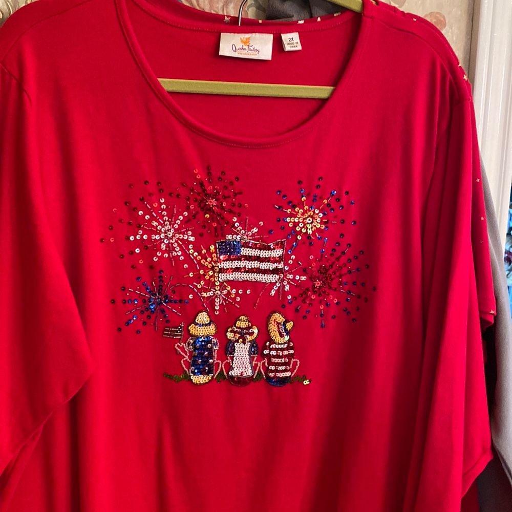 Quacker Factory sweater. Lots of sequins. Great condition